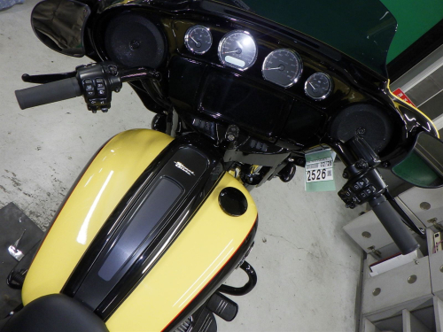 Мотоцикл HARLEY-DAVIDSON Street Glide Special 2023, желтый фото 9