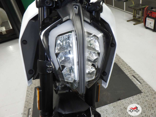 Мотоцикл KTM 390 Duke 2022, Белый фото 8