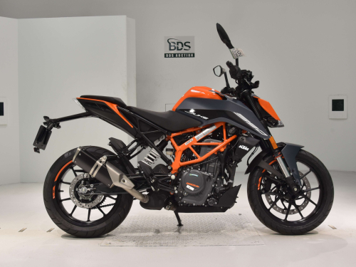 Мотоцикл KTM 390 Duke 2023, Оранжевый фото 2