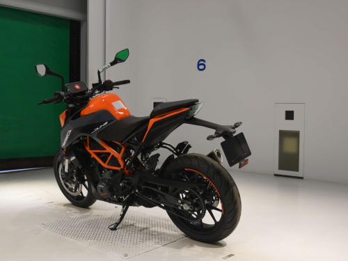 Мотоцикл KTM 390 Duke 2023, Оранжевый фото 6