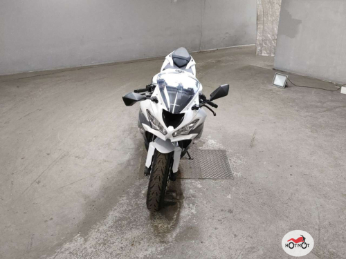Мотоцикл KAWASAKI ZX-6 Ninja 2021, белый фото 3