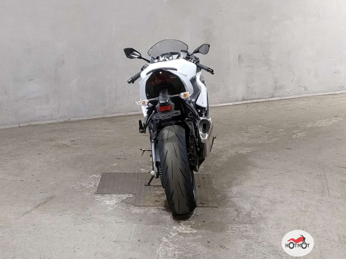 Мотоцикл KAWASAKI ZX-6 Ninja 2021, белый фото 4