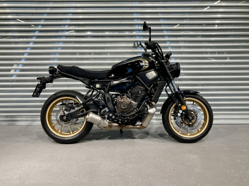 Мотоцикл Yamaha XSR700 2023, ЧЕРНЫЙ