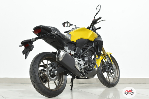 Мотоцикл HONDA CB 300R 2023, желтый фото 7