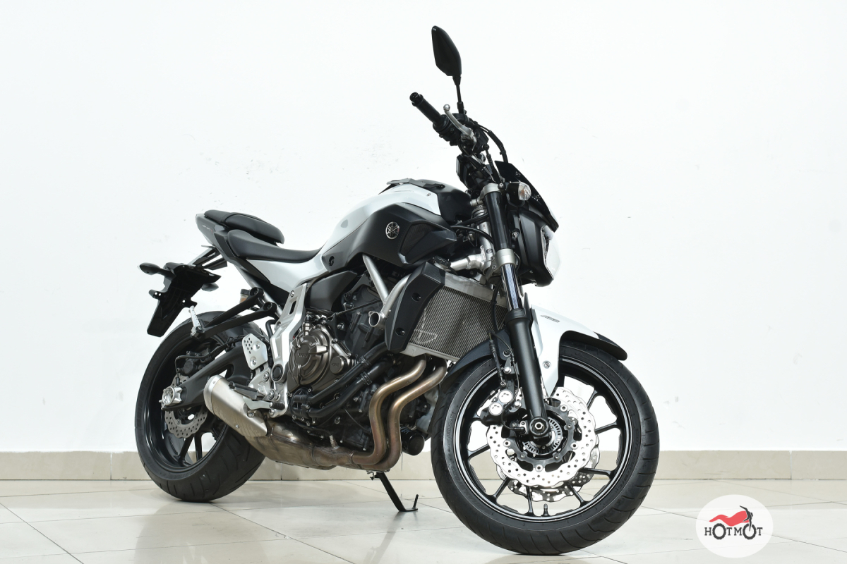 Купить Мотоцикл YAMAHA MT-07 (FZ-07) 2015, БЕЛЫЙ по лучшей цене с доставкой  - интернет магазин ХОТМОТ