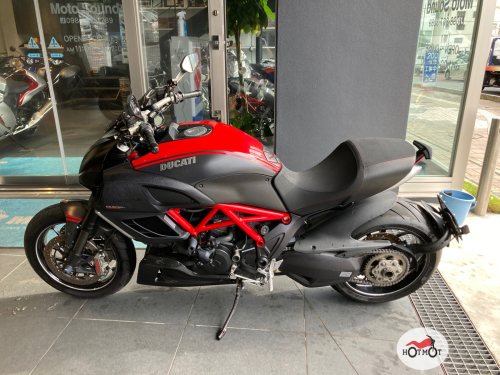 Мотоцикл DUCATI Diavel 2013, Красный