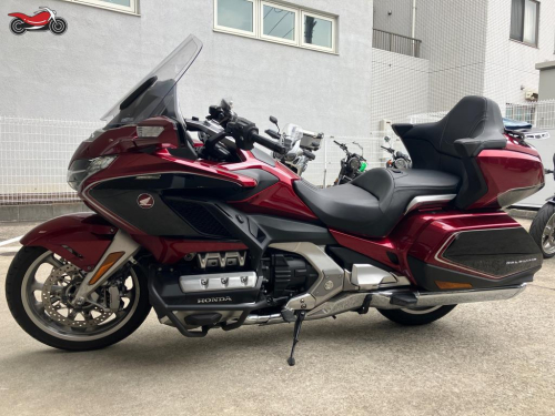 Мотоцикл HONDA GL 1800 Gold Wing 2018, КРАСНЫЙ фото 2