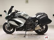 Классический мотоцикл KAWASAKI Z 1000SX серый