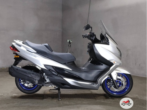 Скутер SUZUKI Burgman (SkyWave) 400 2023, серый фото 2