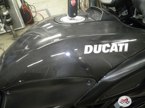 Мотоцикл DUCATI Diavel Carbon 2011, Черный фото 9