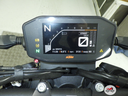 Мотоцикл KTM 890 Duke R 2022, черный фото 7