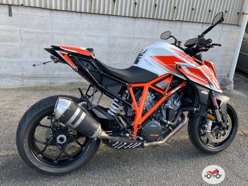 Мотоцикл KTM 1290 Super Duke R 2021, белый фото 4