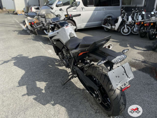 Мотоцикл KTM 790 Duke 2023, Белый фото 4