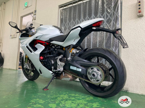 Мотоцикл DUCATI SuperSport 2021, белый фото 4