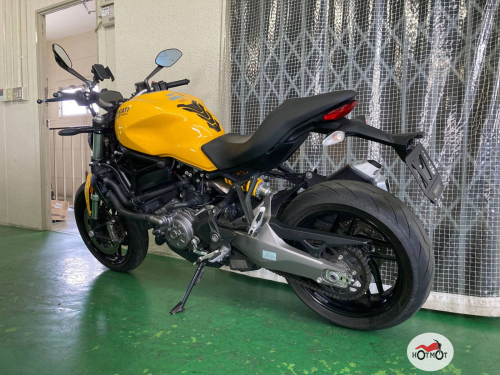 Мотоцикл DUCATI Monster 821 2018, желтый фото 4