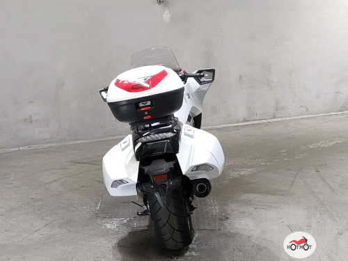 Мотоцикл HONDA NM4 2014, белый фото 4