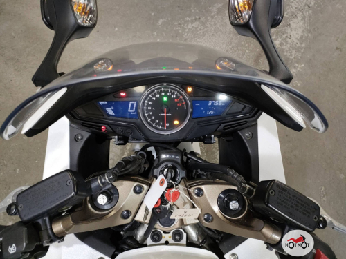 Мотоцикл HONDA VFR 800 2015, Белый фото 5