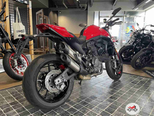 Мотоцикл DUCATI Monster (2021-н.в.) 2021, Красный фото 7