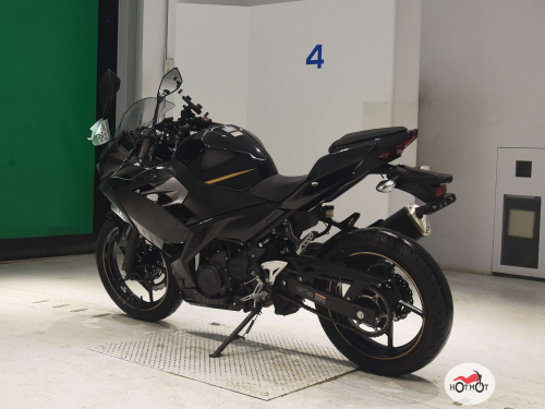 Мотоцикл KAWASAKI Ninja 400 2020, черный фото 6