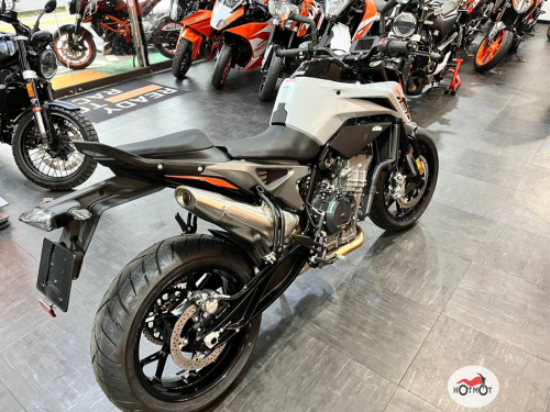 Мотоцикл KTM 790 Duke 2023, Белый фото 4