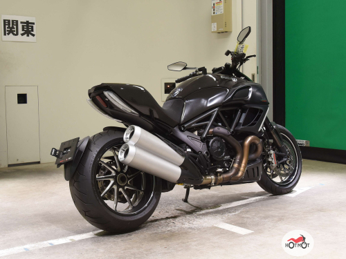 Мотоцикл DUCATI Diavel Carbon 2011, Черный фото 6