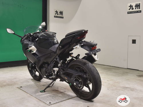 Мотоцикл KAWASAKI Ninja 400 2021, черный фото 6