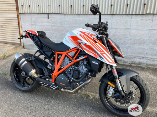 Мотоцикл KTM 1290 Super Duke R 2021, белый фото 2