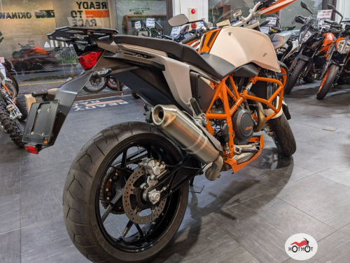 Мотоцикл KTM 690 Duke 2014, Белый фото 4