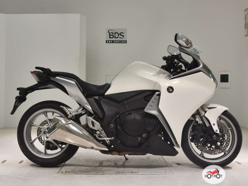 Мотоцикл HONDA VFR 1200  2010, Белый фото 2