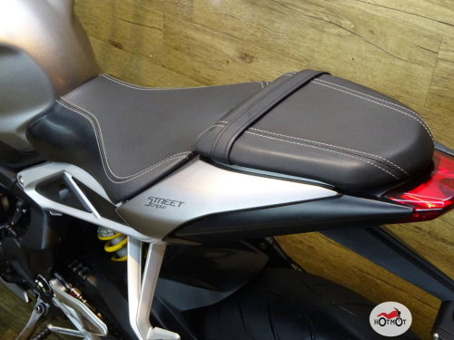 Мотоцикл TRIUMPH Street Triple 2018, серый фото 8