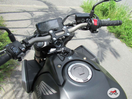 Мотоцикл HONDA CB 650R 2022, Черный фото 6