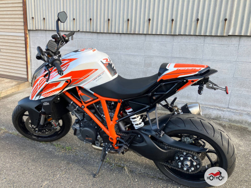 Мотоцикл KTM 1290 Super Duke R 2021, белый фото 3