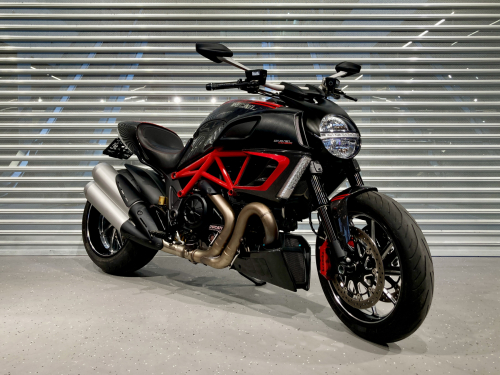 Мотоцикл Ducati Diavel Carbon 2011, ЧЕРНЫЙ фото 4