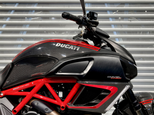 Мотоцикл Ducati Diavel Carbon 2011, ЧЕРНЫЙ фото 9