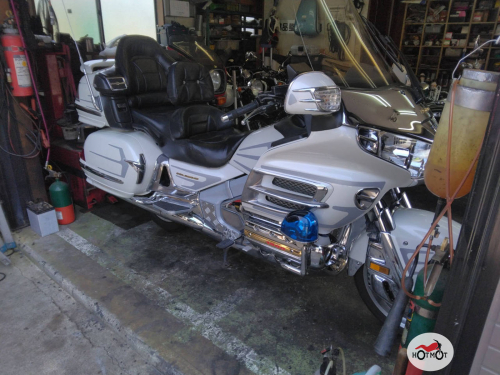 Мотоцикл HONDA GL 1800 2001, Белый фото 4