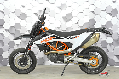 Мотоцикл KTM 690 SMC R 2020, Белый фото 4