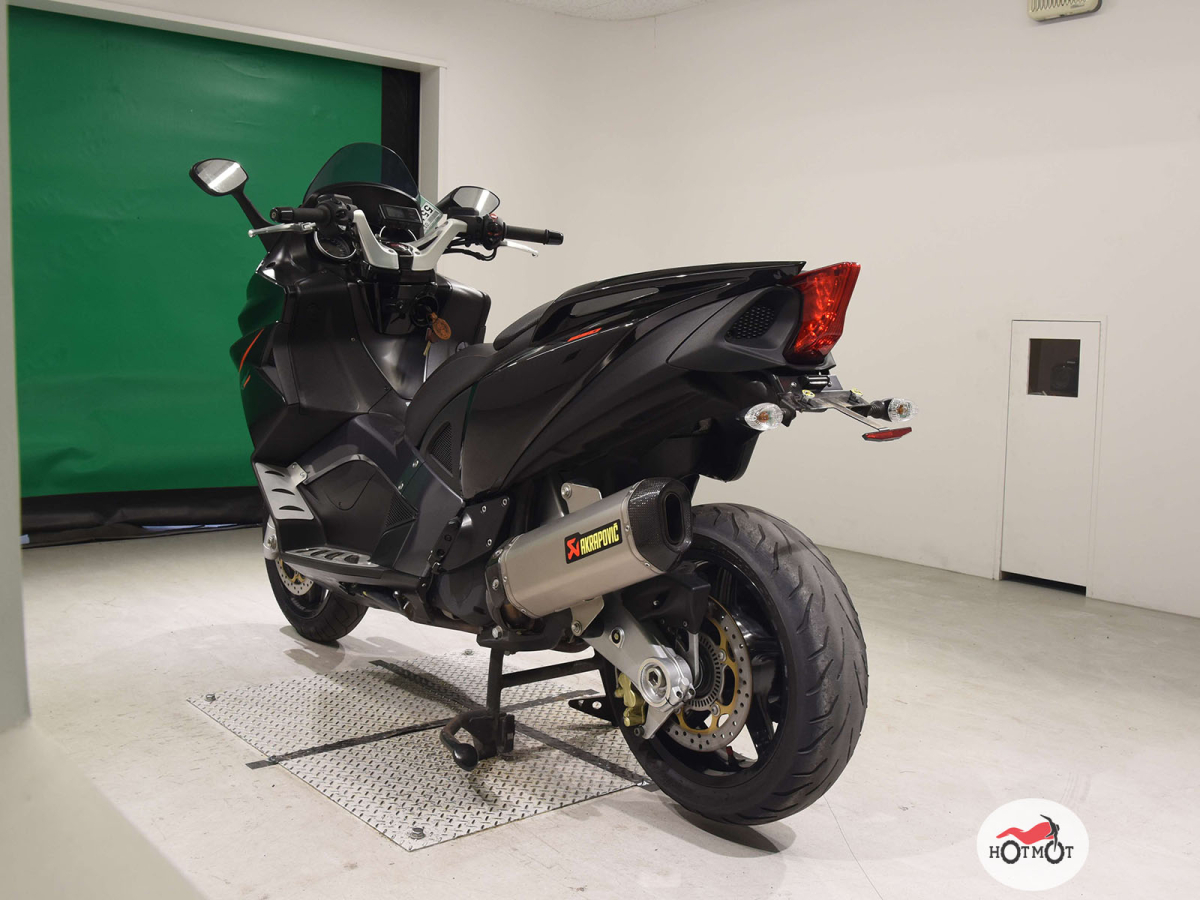 Aprilia SRV 850