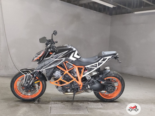 Мотоцикл KTM 1290 Super Duke R 2018, черный