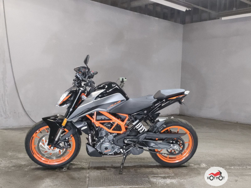 Мотоцикл KTM 390 Duke 2022, черный