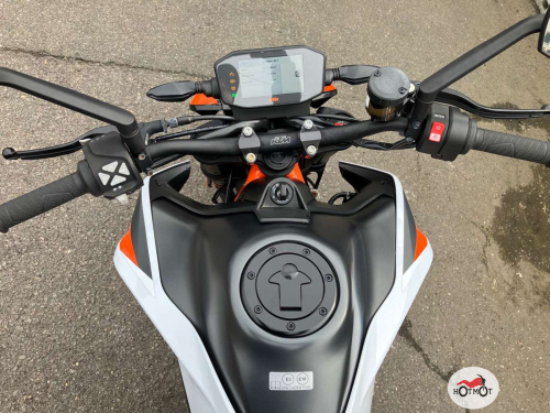 Мотоцикл KTM 890 Duke R 2021, БЕЛЫЙ фото 5