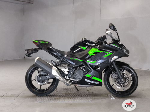 Мотоцикл KAWASAKI Ninja 400 2019, черный фото 2
