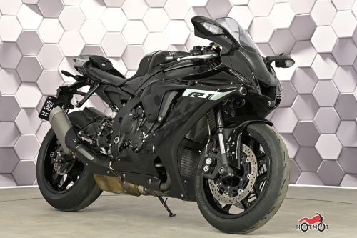 Мотоцикл YAMAHA YZF-R1 2022, черный