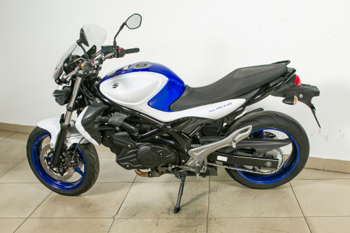 Мотоцикл SUZUKI SFV 400 Gladius 2014, белый фото 5