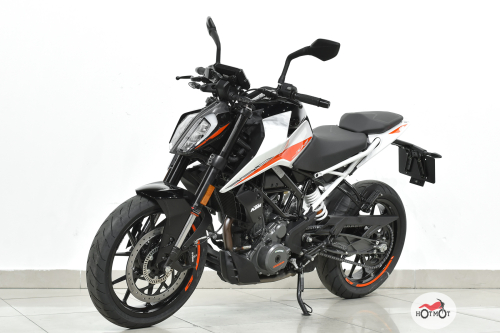 Мотоцикл KTM 390 Duke 2022, белый фото 2