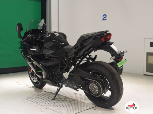 Мотоцикл KAWASAKI Ninja H2 SX 2024, черный фото 6