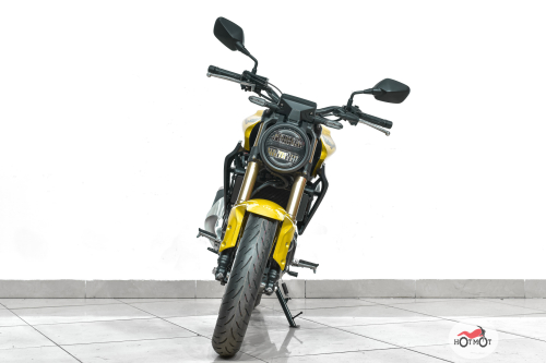 Мотоцикл HONDA CB 300R 2023, желтый фото 5