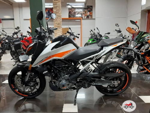 Мотоцикл KTM 390 Duke 2021, БЕЛЫЙ