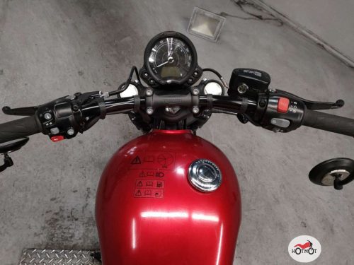 Мотоцикл TRIUMPH Bonneville Bobber 2023, Красный фото 5