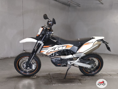 Мотоцикл KTM 690 SMC 2010, белый