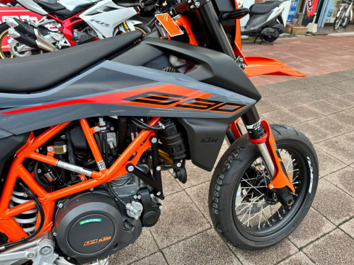 Мотоцикл KTM 690 SMC R 2022, СЕРЫЙ фото 7